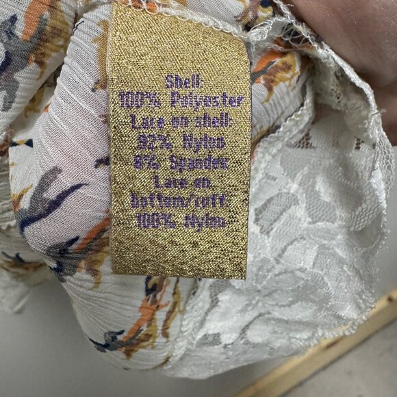 Brand princess Vera wang lacy blouse neutral colors with little horse print - Picture 4 of 6